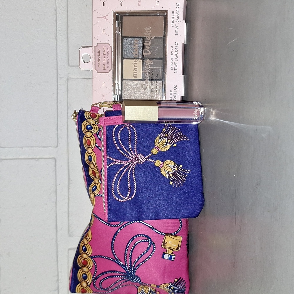 BUYERS GIVAWAY! Estee Lauder Colorful Women's Bag Set W/ Cosmetics!
